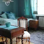 Wakenitz-villa Anno 1922 With River Access Apartment
