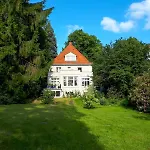 Wakenitz-villa Anno 1922 With River Access Apartment