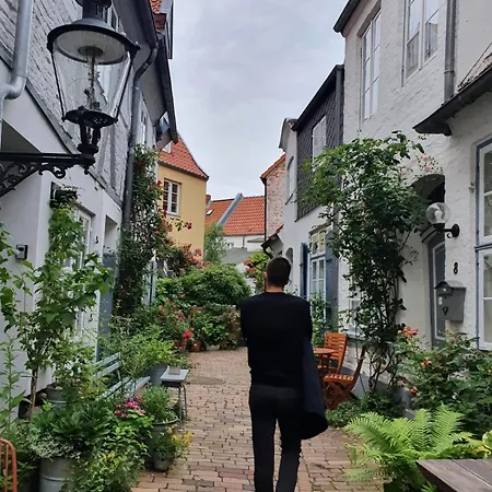 Wakenitz-villa Anno 1922 With River Access Apartament Lubeka