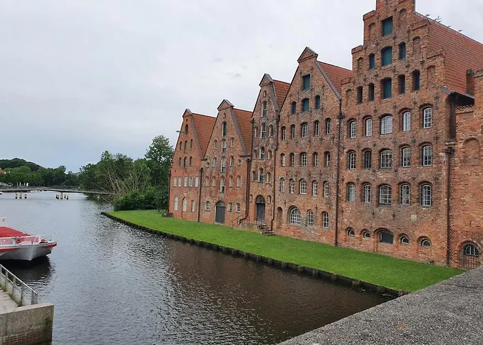 Wakenitz-villa Anno 1922 With River Access Apartament